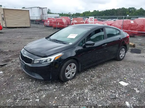3KPFL4A72JE256251 2018 KIA FORTE - Image 2