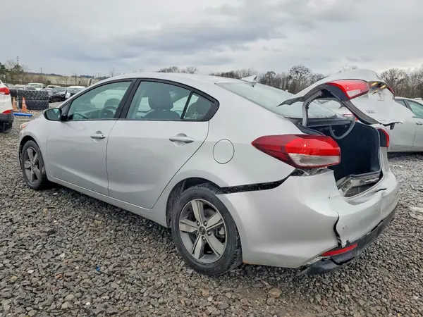 3KPFL4A72JE257254 2018 KIA FORTE - Image 2