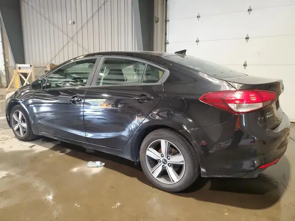 3KPFL4A72JE258615 2018 KIA FORTE - Image 2