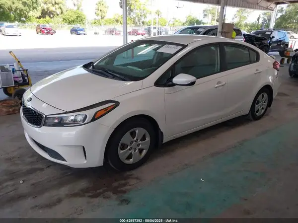 3KPFL4A72JE261434 2018 KIA FORTE - Image 2