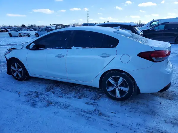 3KPFL4A72JE261675 2018 KIA FORTE - Image 2