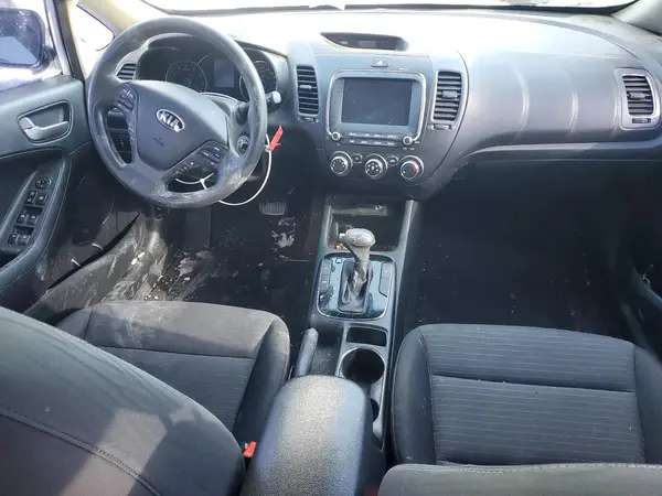 3KPFL4A72JE261675 2018 KIA FORTE - Image 8
