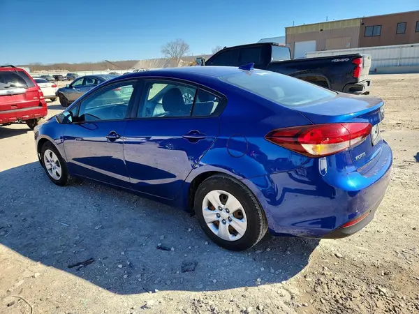 3KPFL4A72JE261711 2018 KIA FORTE - Image 2