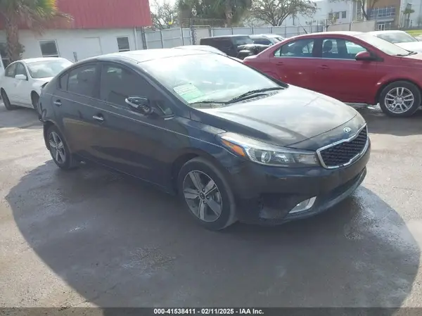3KPFL4A72JE262194 2018 KIA FORTE - Image 1