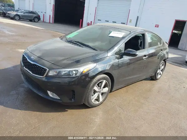 3KPFL4A72JE262194 2018 KIA FORTE - Image 2