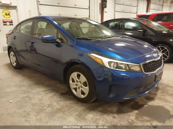 3KPFL4A72JE262437 2018 KIA FORTE - Image 1