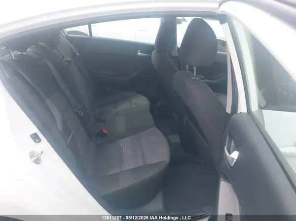3KPFL4A72JE263300 2018 KIA FORTE - Image 8