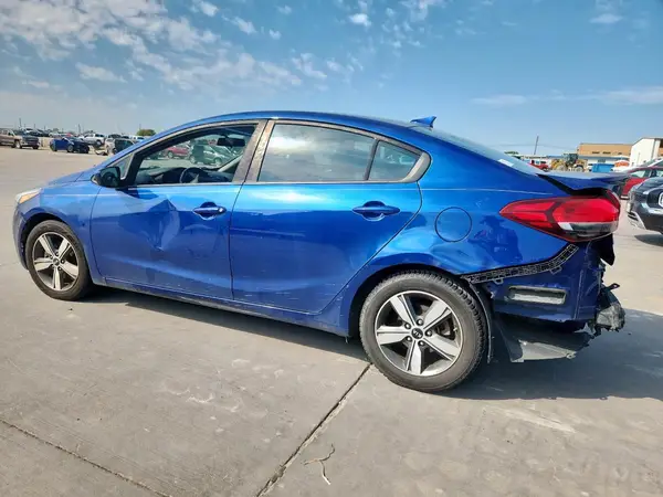 3KPFL4A72JE263412 2018 KIA FORTE - Image 2