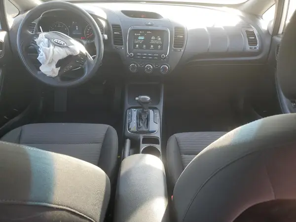 3KPFL4A72JE266763 2018 KIA FORTE - Image 8