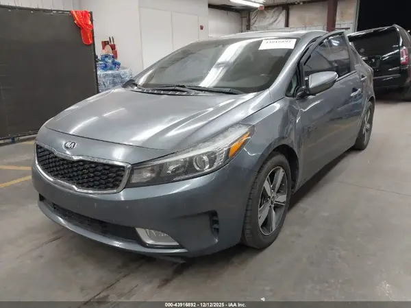 3KPFL4A72JE268321 2018 KIA FORTE - Image 2