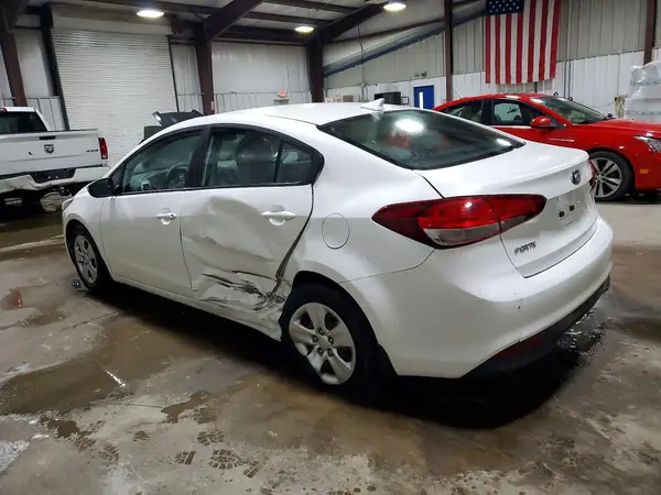3KPFL4A72JE268500 2018 KIA FORTE - Image 2