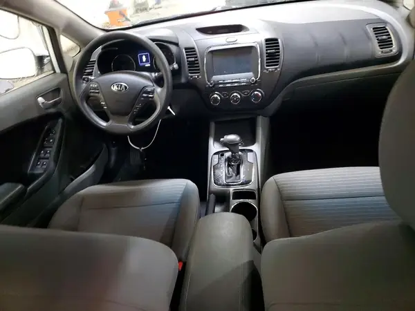 3KPFL4A72JE268500 2018 KIA FORTE - Image 8