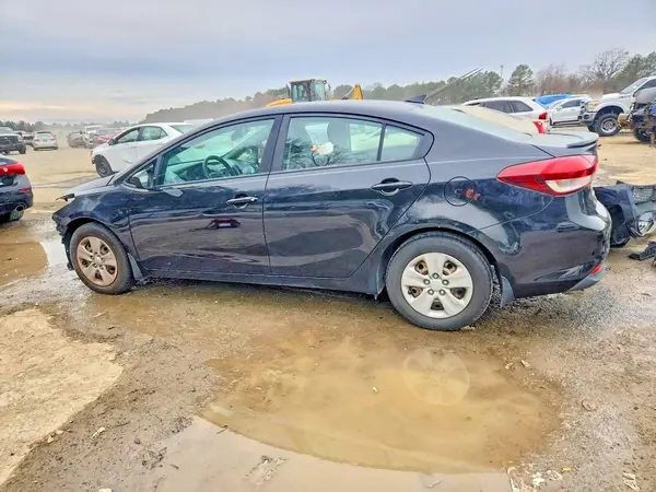 3KPFL4A72JE268657 2018 KIA FORTE - Image 2