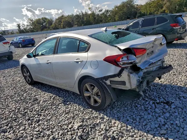 3KPFL4A72JE269162 2018 KIA FORTE - Image 2