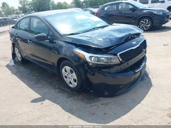 3KPFL4A72JE272241 2018 KIA FORTE - Image 1