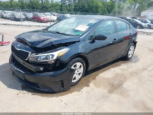 3KPFL4A72JE272241 2018 KIA FORTE - Image 2