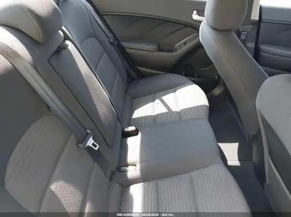 3KPFL4A72JE272241 2018 KIA FORTE - Image 8