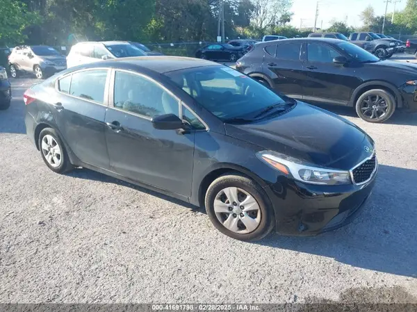 3KPFL4A72JE272434 2018 KIA FORTE - Image 1