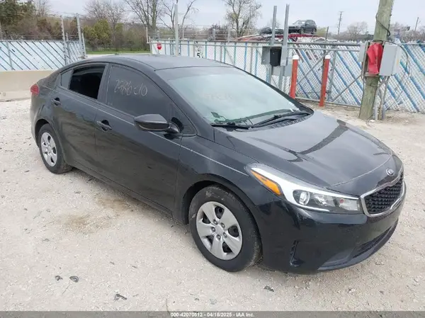 3KPFL4A72JE273308 2018 KIA FORTE - Image 1