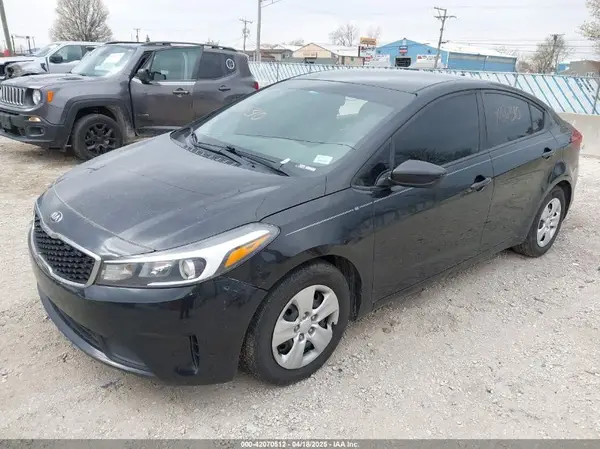 3KPFL4A72JE273308 2018 KIA FORTE - Image 2