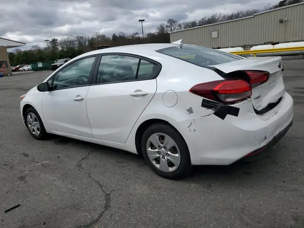 3KPFL4A72JE275673 2018 KIA FORTE - Image 2