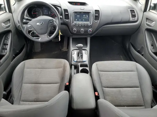 3KPFL4A72JE275673 2018 KIA FORTE - Image 8