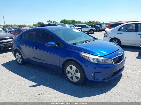 3KPFL4A72JE284700 2018 KIA FORTE - Image 1
