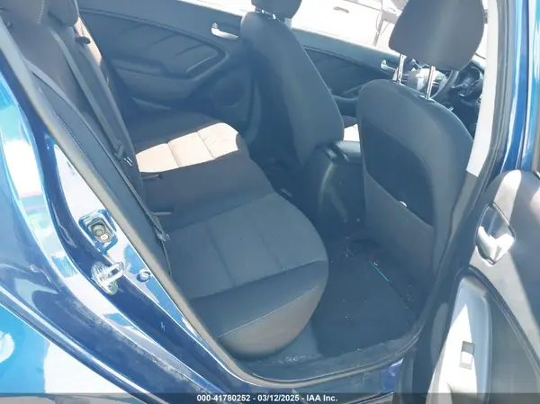 3KPFL4A72JE284700 2018 KIA FORTE - Image 8