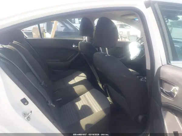 3KPFL4A73HE006477 2017 KIA FORTE - Image 8