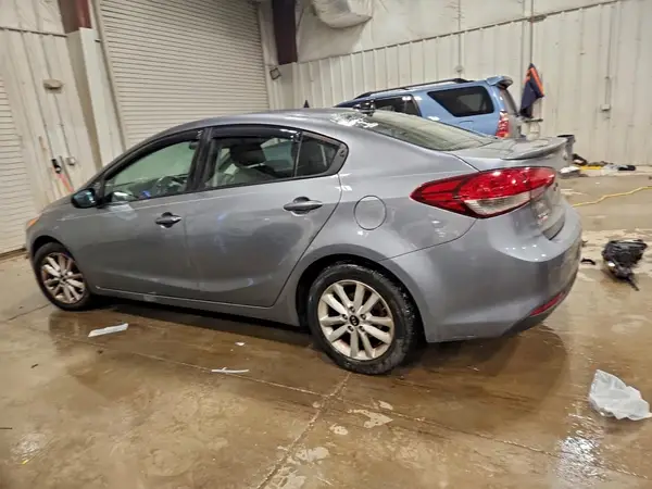 3KPFL4A73HE006639 2017 KIA FORTE - Image 2