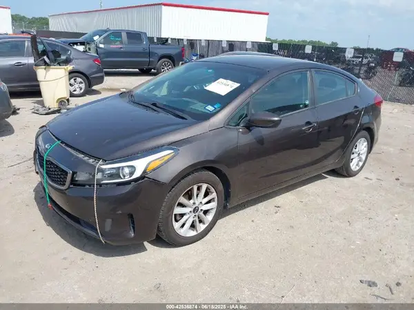 3KPFL4A73HE007208 2017 KIA FORTE - Image 2