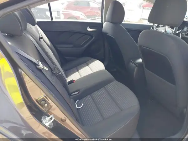 3KPFL4A73HE007208 2017 KIA FORTE - Image 8