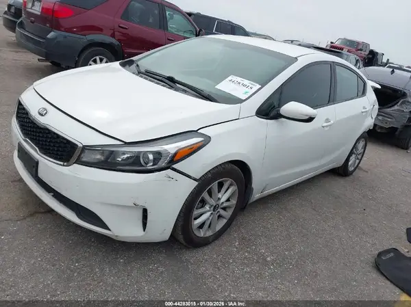 3KPFL4A73HE011520 2017 KIA FORTE - Image 2