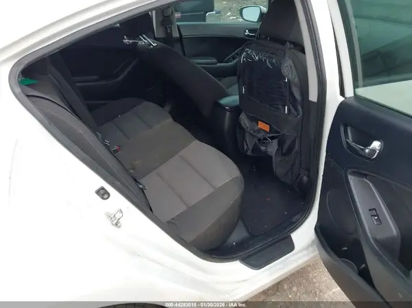 3KPFL4A73HE011520 2017 KIA FORTE - Image 8