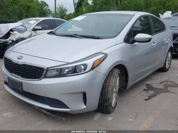 3KPFL4A73HE013400 2017 KIA FORTE - Image 2