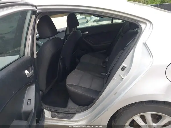 3KPFL4A73HE013400 2017 KIA FORTE - Image 8