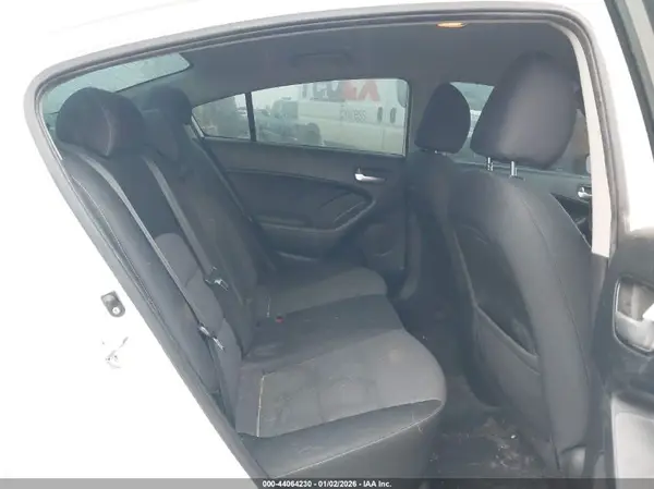 3KPFL4A73HE014885 2017 KIA FORTE - Image 8