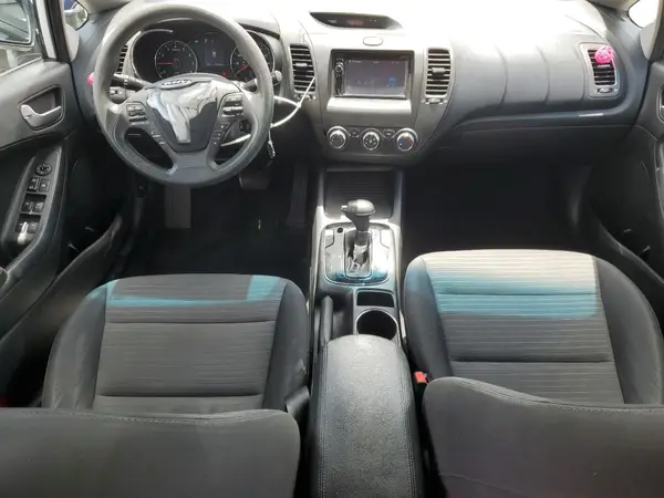 3KPFL4A73HE015499 2017 KIA FORTE - Image 8