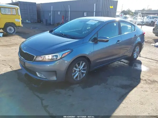 3KPFL4A73HE019133 2017 KIA FORTE - Image 2