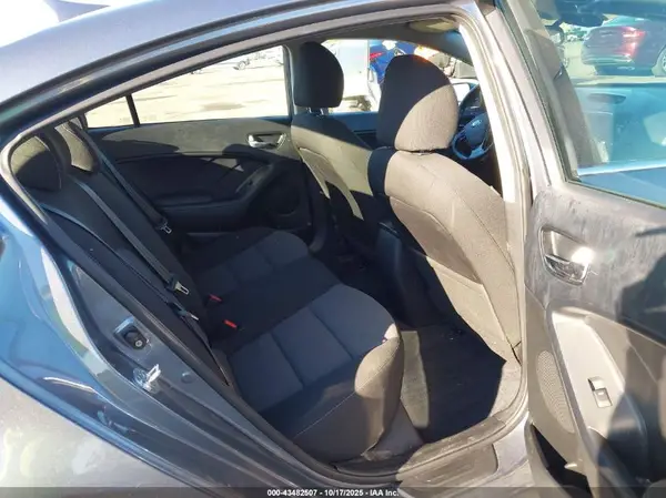 3KPFL4A73HE019133 2017 KIA FORTE - Image 8