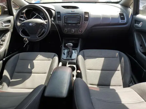 3KPFL4A73HE021142 2017 KIA FORTE - Image 8