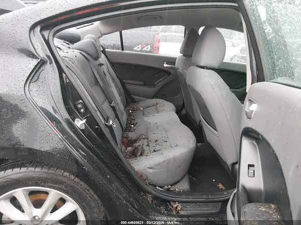 3KPFL4A73HE021786 2017 KIA FORTE - Image 8