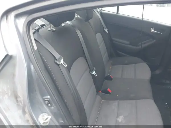 3KPFL4A73HE027152 2017 KIA FORTE - Image 8