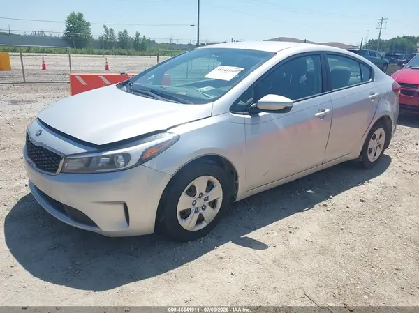 3KPFL4A73HE027913 2017 KIA FORTE - Image 2