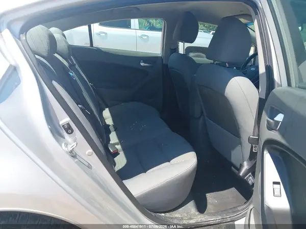3KPFL4A73HE027913 2017 KIA FORTE - Image 8
