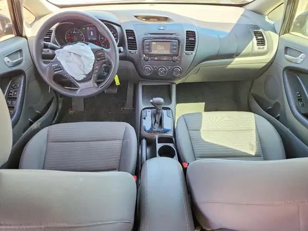 3KPFL4A73HE028902 2017 KIA FORTE - Image 8