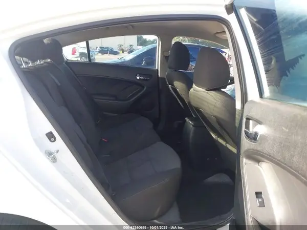 3KPFL4A73HE029113 2017 KIA FORTE - Image 8
