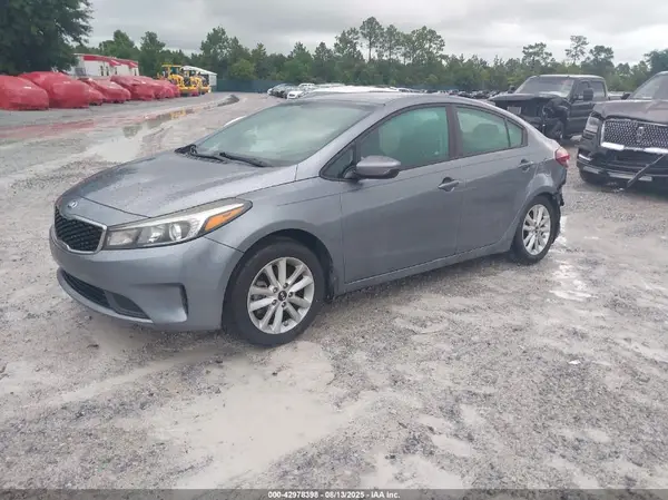 3KPFL4A73HE030052 2017 KIA FORTE - Image 2