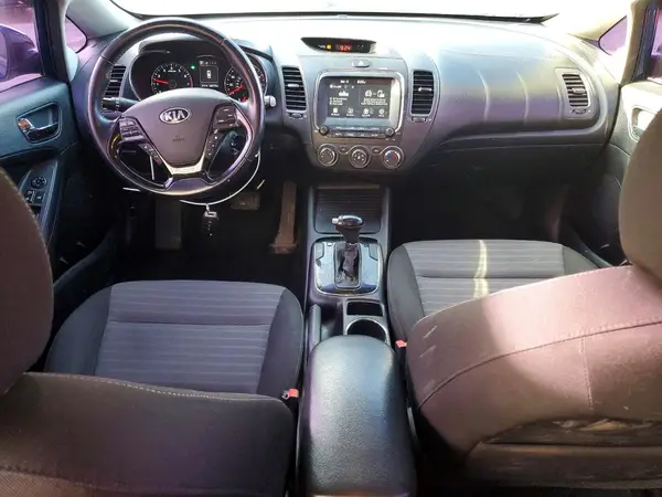 3KPFL4A73HE030925 2017 KIA FORTE - Image 8