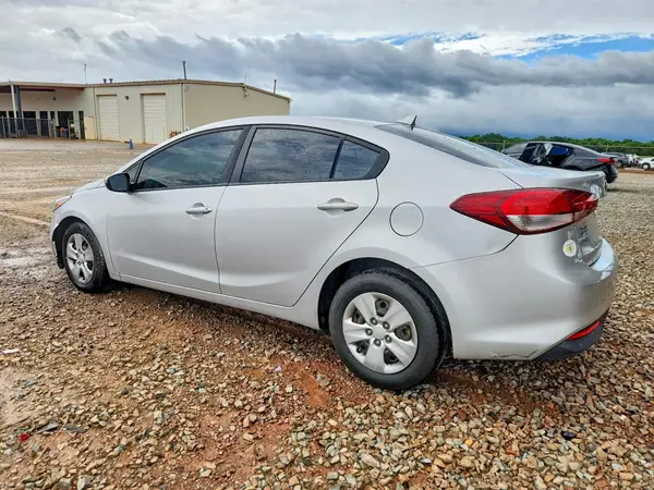 3KPFL4A73HE036918 2017 KIA FORTE - Image 2